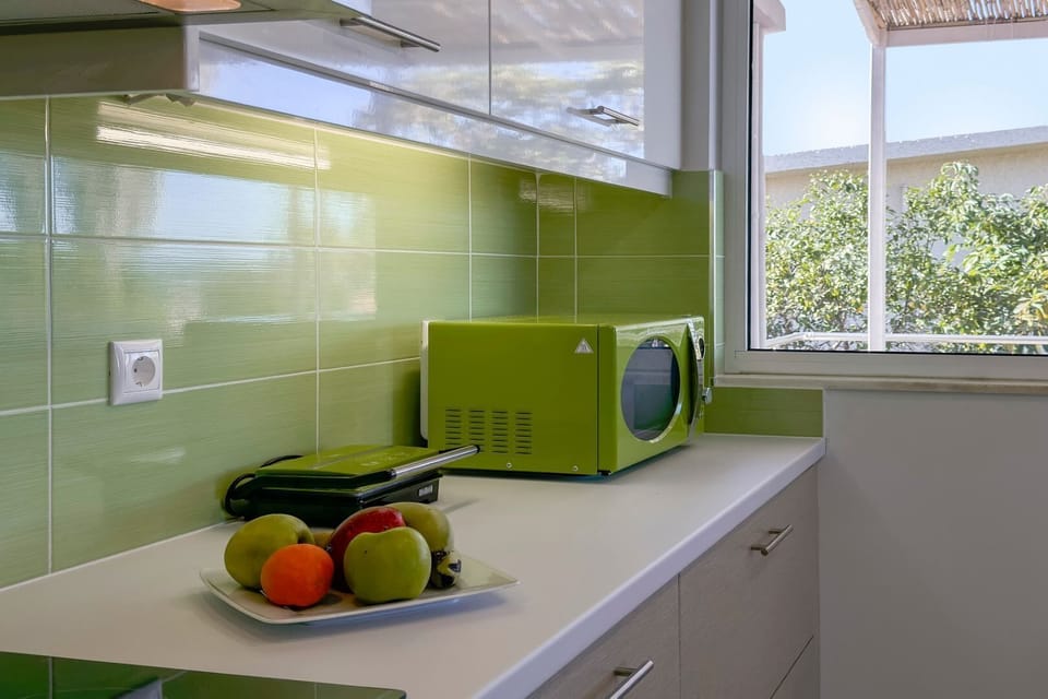 Electric kettle, highchair