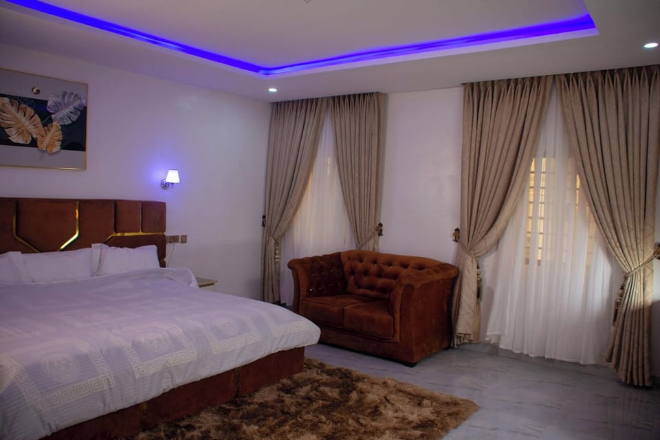 Royal Suite | Egyptian cotton sheets, premium bedding, memory foam beds, desk
