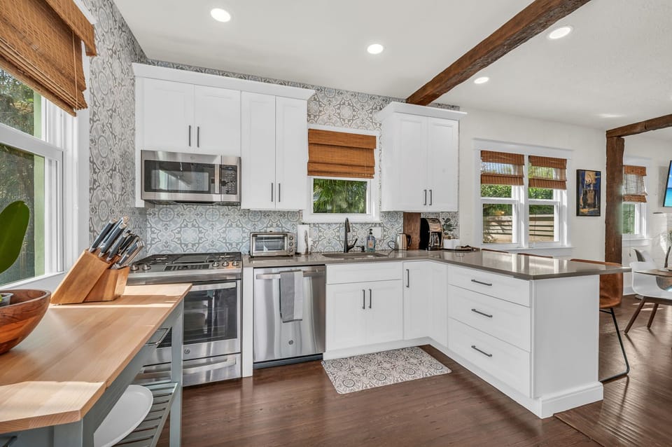 Discover a newly updated kitchen featuring sleek stainless steel appliances and dining service for 10. Enjoy the convenience of both Keurig and filter coffee options in this fully equipped culinary space.