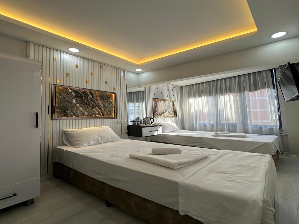 Economy Twin Room | Individually decorated, individually furnished, blackout drapes