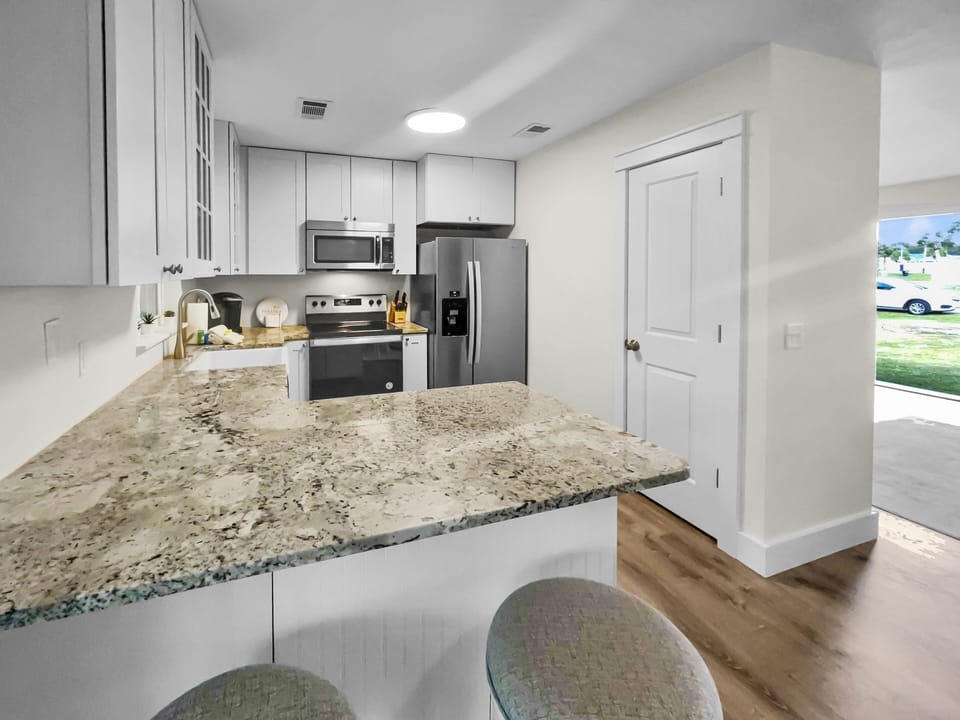 House, 3 Bedrooms | Private kitchen | Oven, coffee/tea maker, toaster