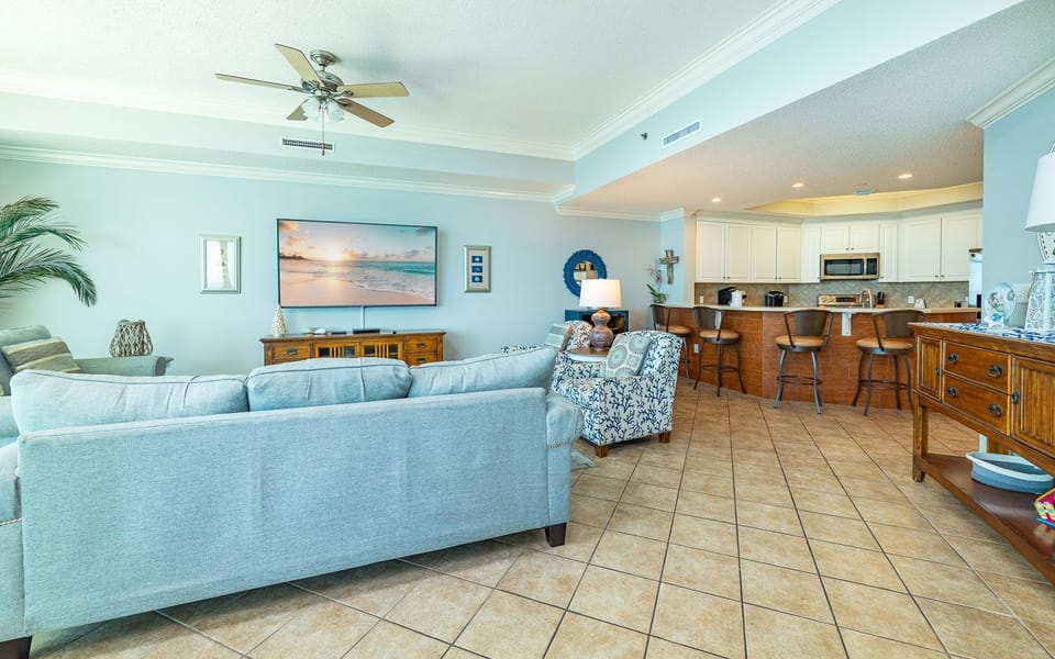 Condo, 3 Bedrooms | Living area
