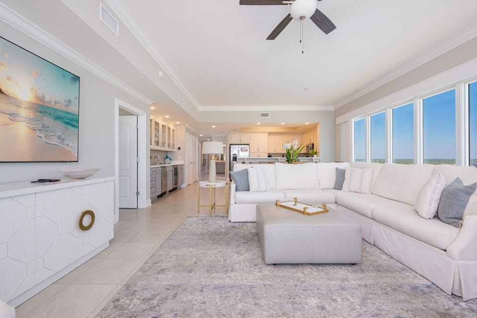 Condo, 4 Bedrooms | Living area