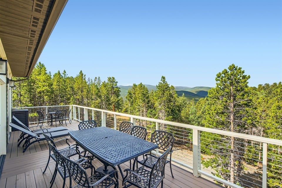 House, 4 Bedrooms | Balcony