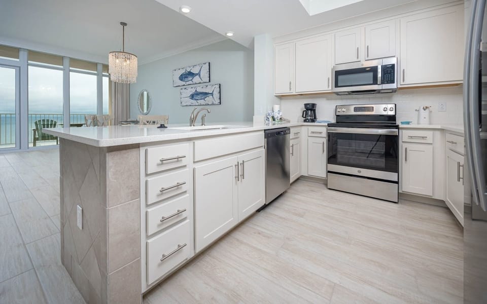 Condo, 2 Bedrooms | Private kitchen | Fridge, oven, coffee/tea maker
