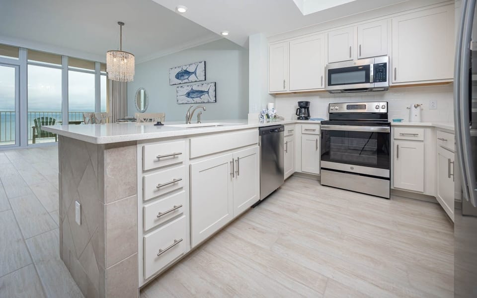 Condo, 2 Bedrooms | Private kitchen | Fridge, oven, coffee/tea maker