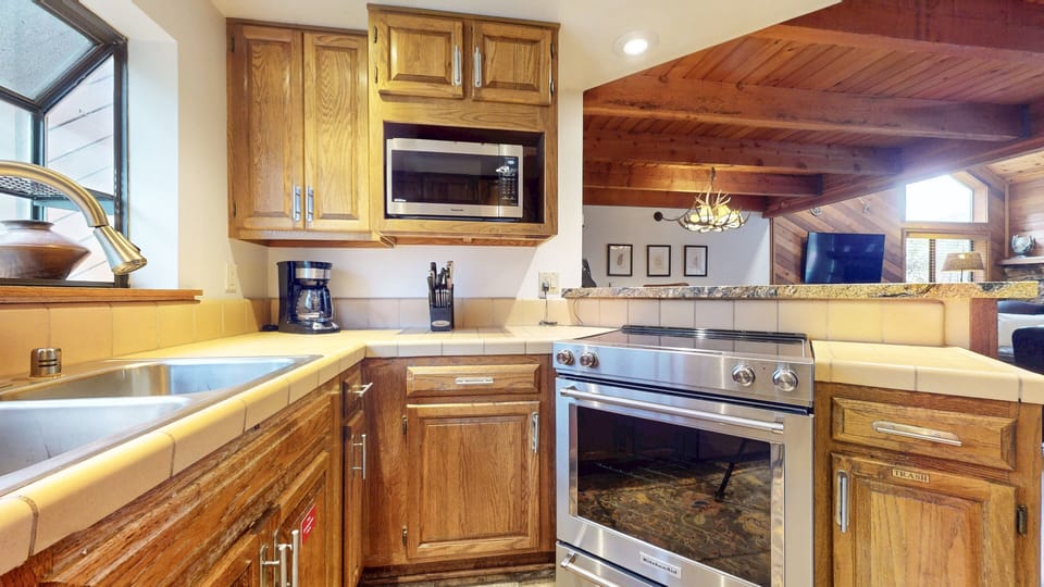 Condo, 2 Bedrooms | Private kitchen | Coffee/tea maker, fridge, oven, toaster