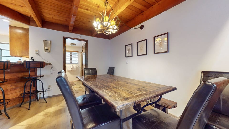 Condo, 2 Bedrooms | Dining