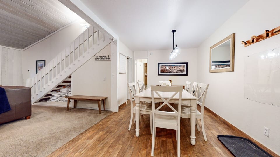 Condo, 3 Bedrooms | Dining