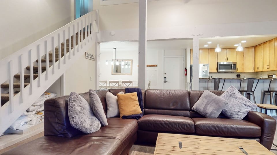 Condo, 3 Bedrooms | Living area | Smart TV