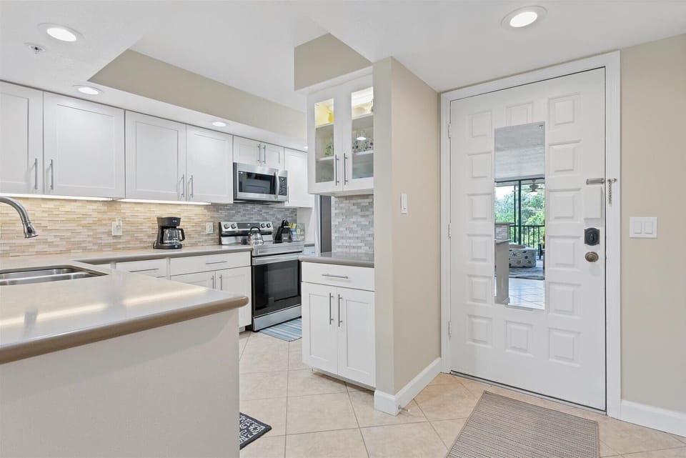 Seaplace G6 306 by FVC Kitchen and Entry