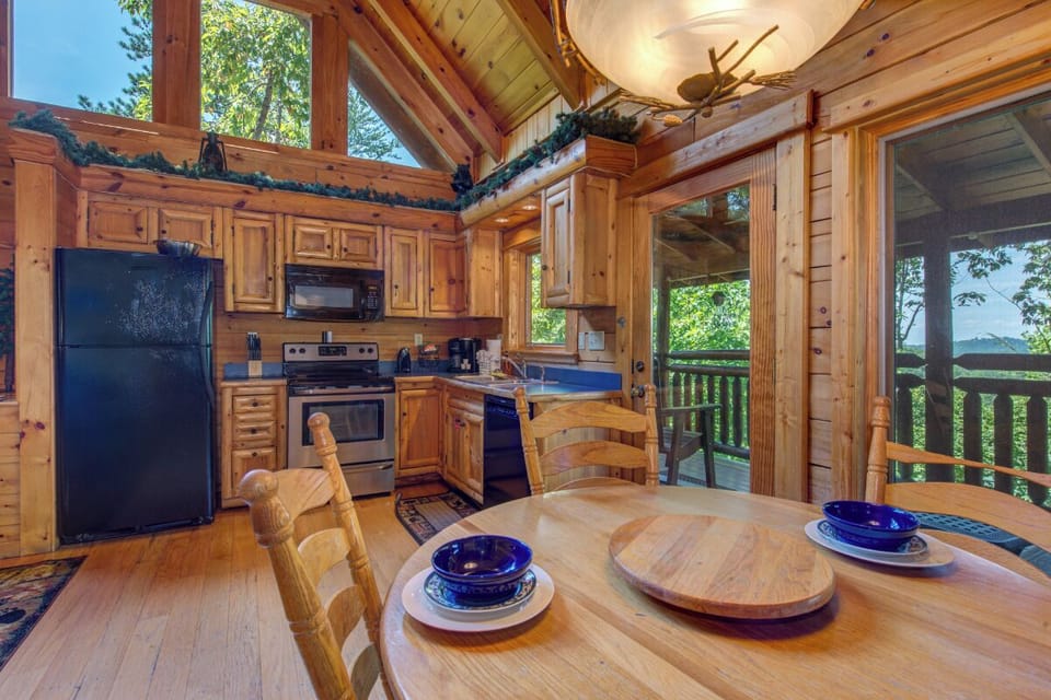 Night Moves' kitchen and dining area