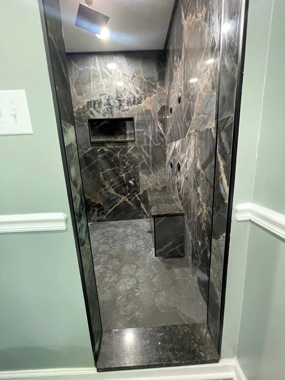 1st Floor Master Bathroom