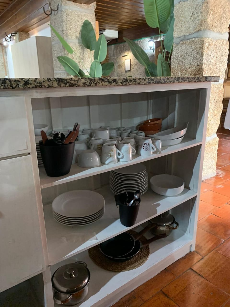 Family Room (SUITE T1) | Private kitchen | Fridge, microwave, oven, stovetop
