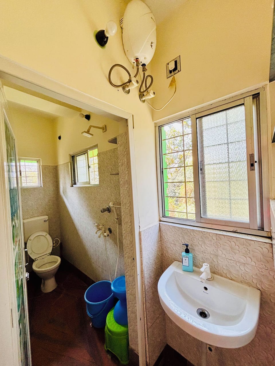 Deluxe Double Room | Laptop workspace