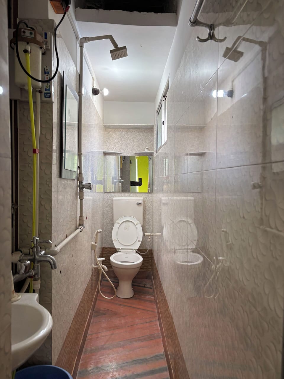 Deluxe Double Room | Bathroom | Free toiletries, towels