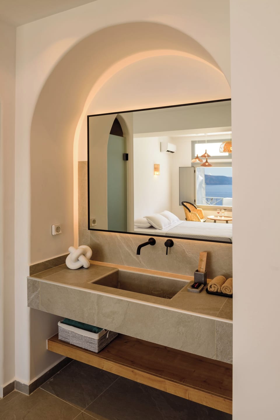 Deluxe Caldera View Suite with Outdoor Hot Tub | Bathroom | Shower, hair dryer, slippers, towels