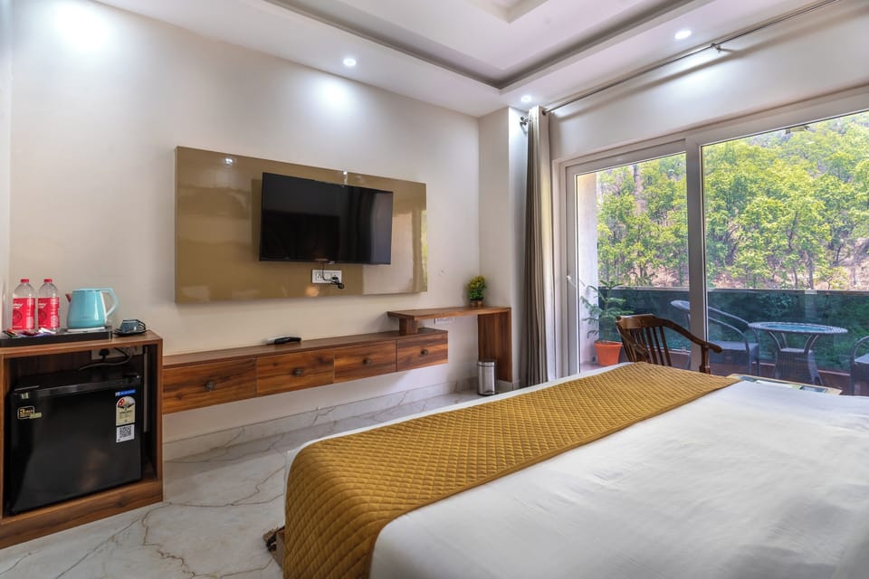 Family Room | Premium bedding, desk, rollaway beds, free WiFi