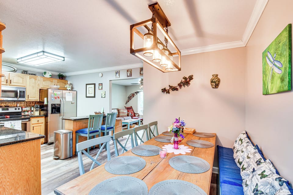 Dining Area | 1st Floor | Dishware/Flatware | Trash Bags/Paper Towels