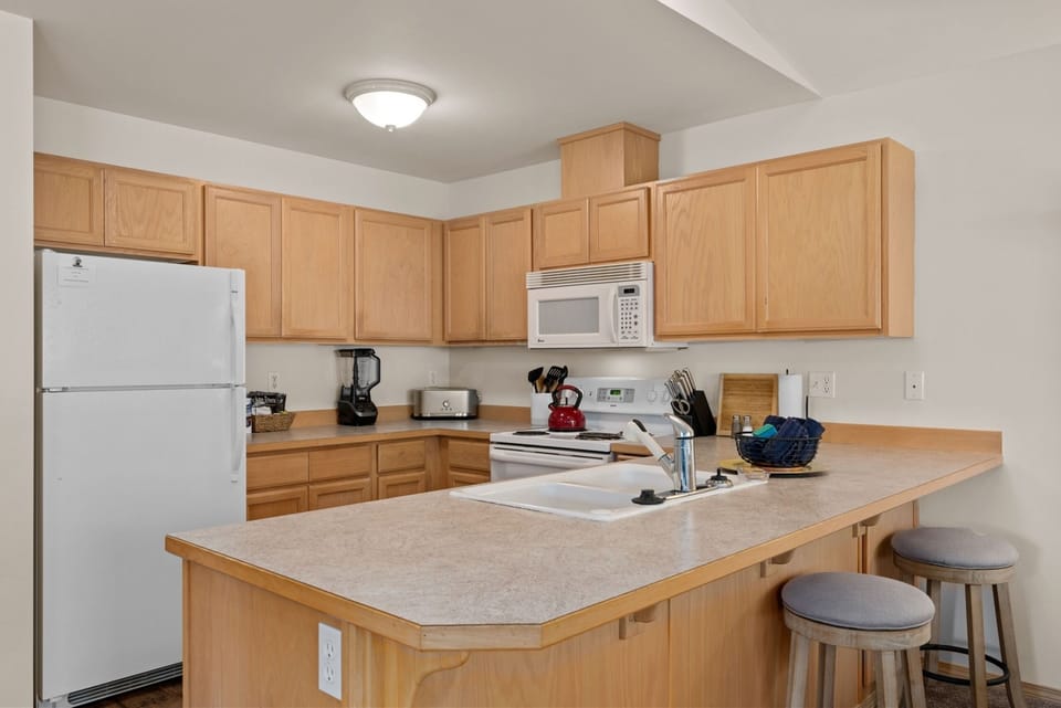 The gourmet in your group will love the full kitchen
