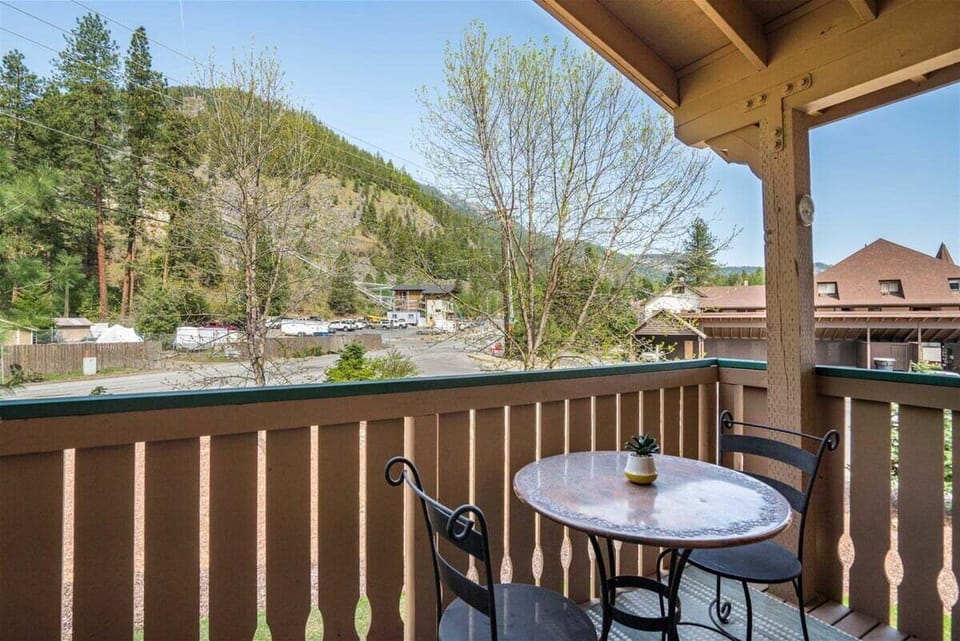 Enjoy an early morning coffee or lazy afternoon sandwich on the private deck