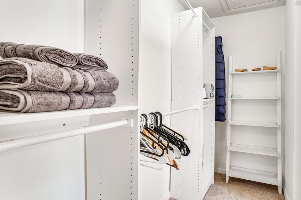 Walk-In Closet | Clothes Hangers