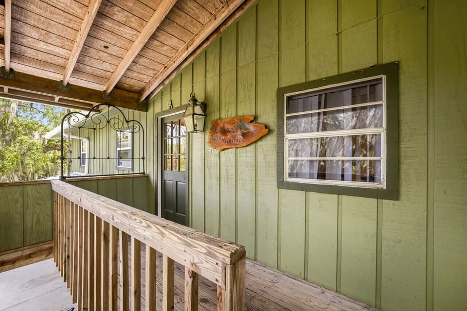 The enterance to this upper unit