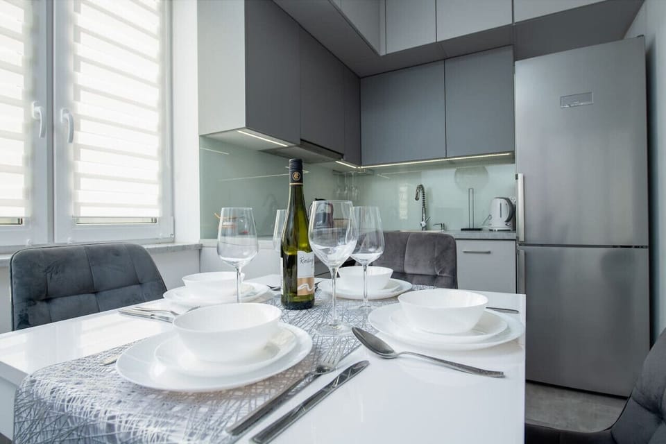 Kitchen with Dining Area | RENTUJEMY