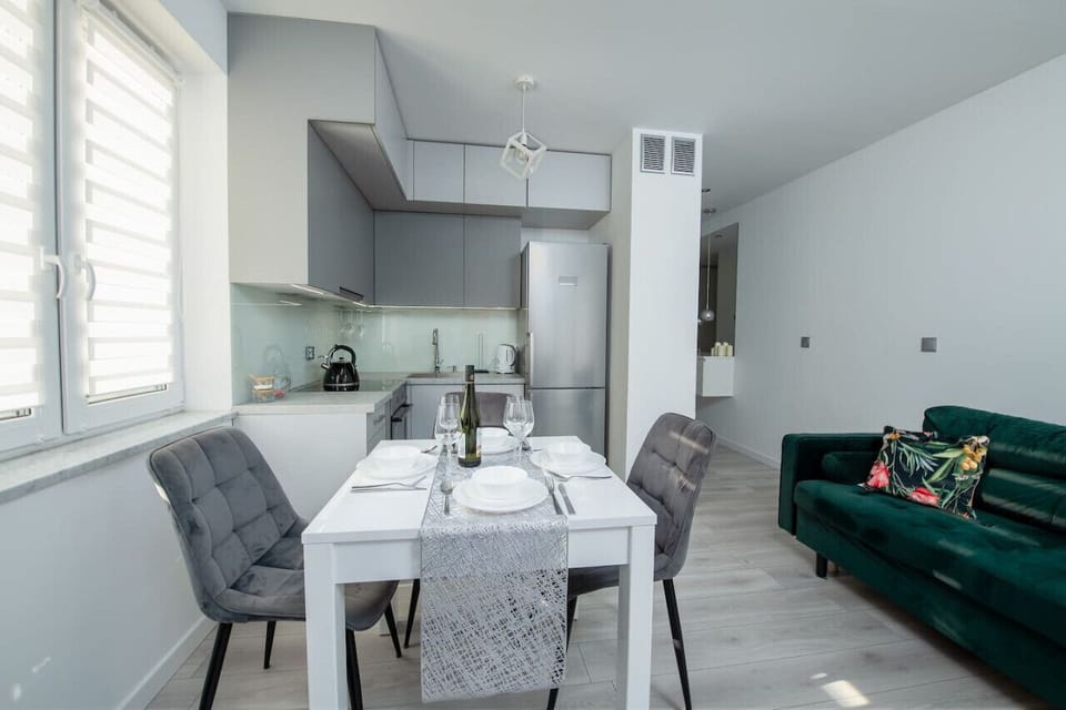 Kitchen with Dining Area | RENTUJEMY