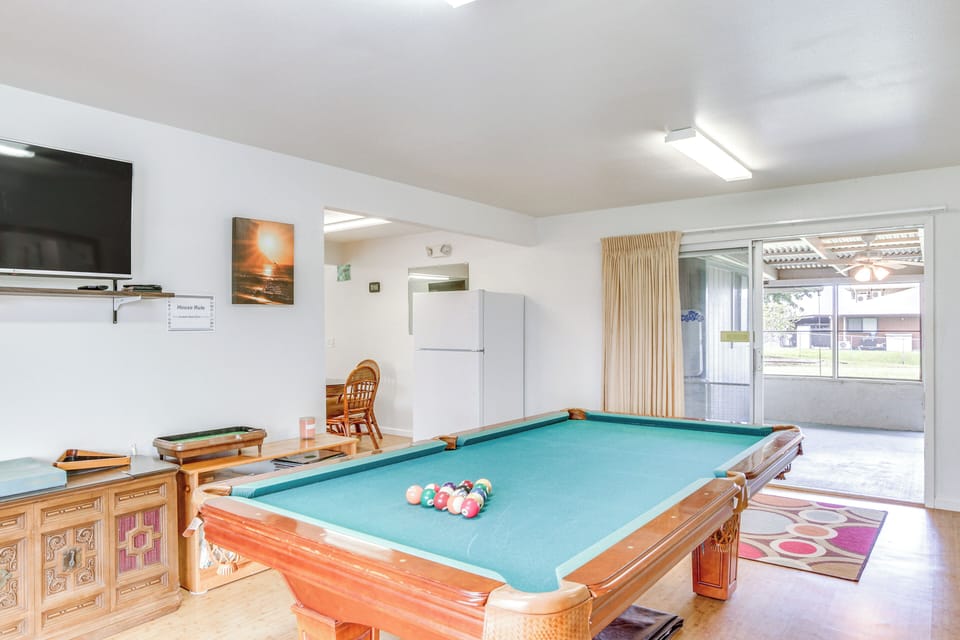 Game Room | Board Games | Chess | Smart TV