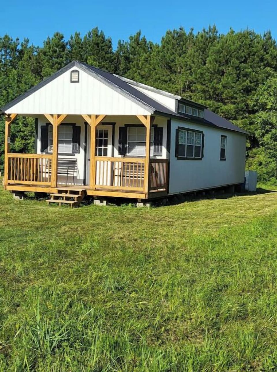 3 Bedroom cabin on 25 acres with cut trails and various activities 