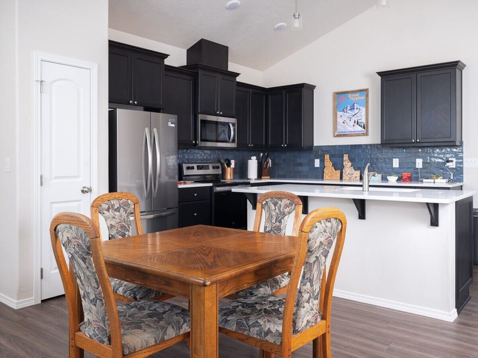 Open concept kitchen/ Dining area