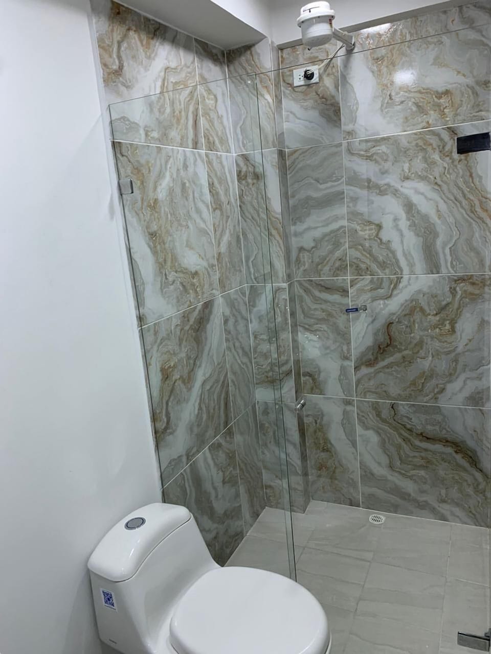Deluxe Room | Bathroom | Shower, towels, soap, toilet paper