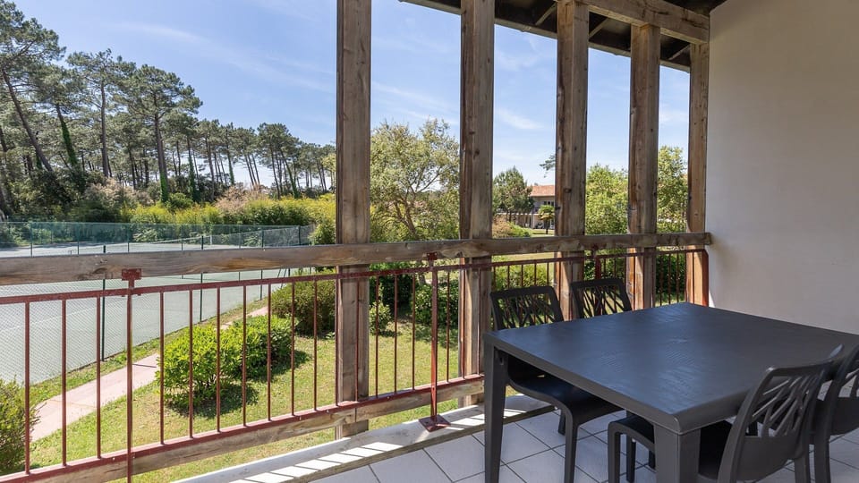 Enjoy your wine with the sunshine on your private balcony or terrace!