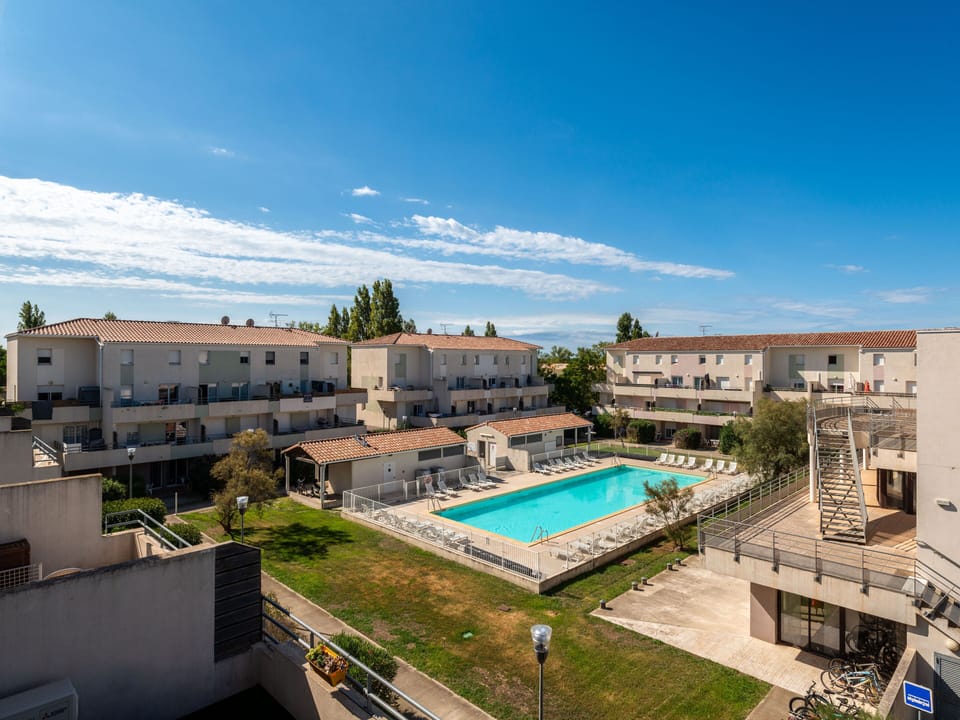 Breathtaking views of the sunny courtyard.