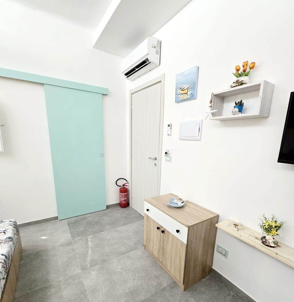 Deluxe Room, Courtyard View | In-room safe, blackout drapes, soundproofing, free WiFi