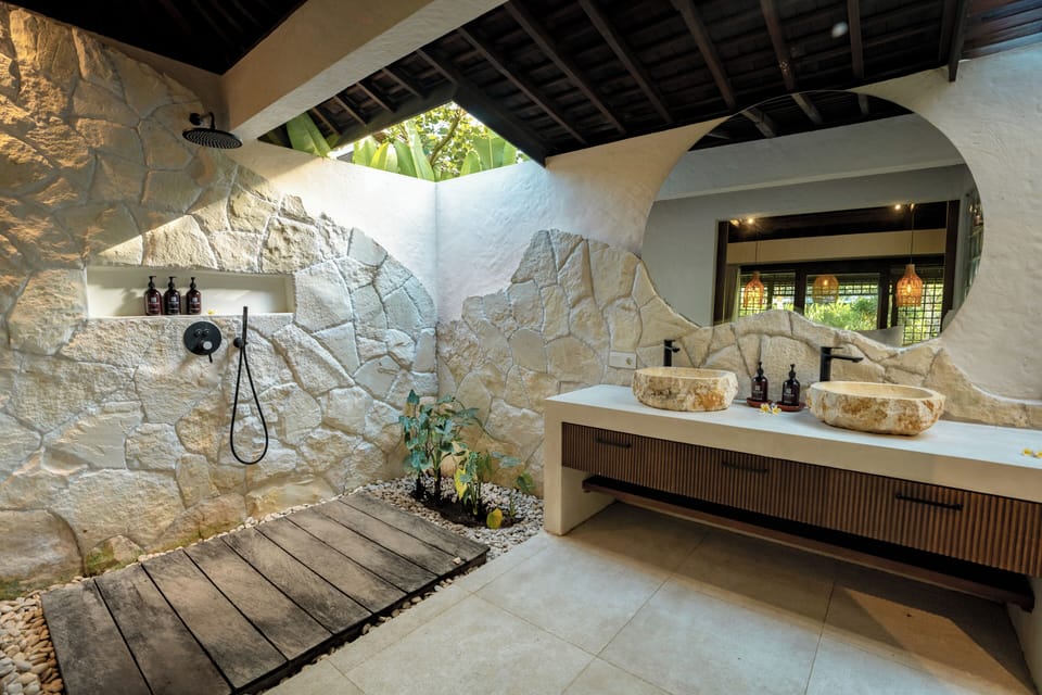 Cottage | Bathroom | Eco-friendly toiletries, hair dryer, slippers, towels