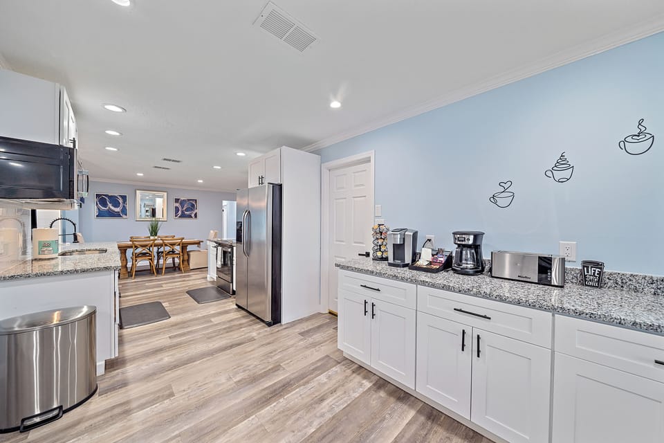 This spacious, fully-equipped kitchen is a chef's dream!