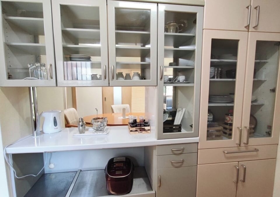 Kitchen cupboard (with tableware provided)