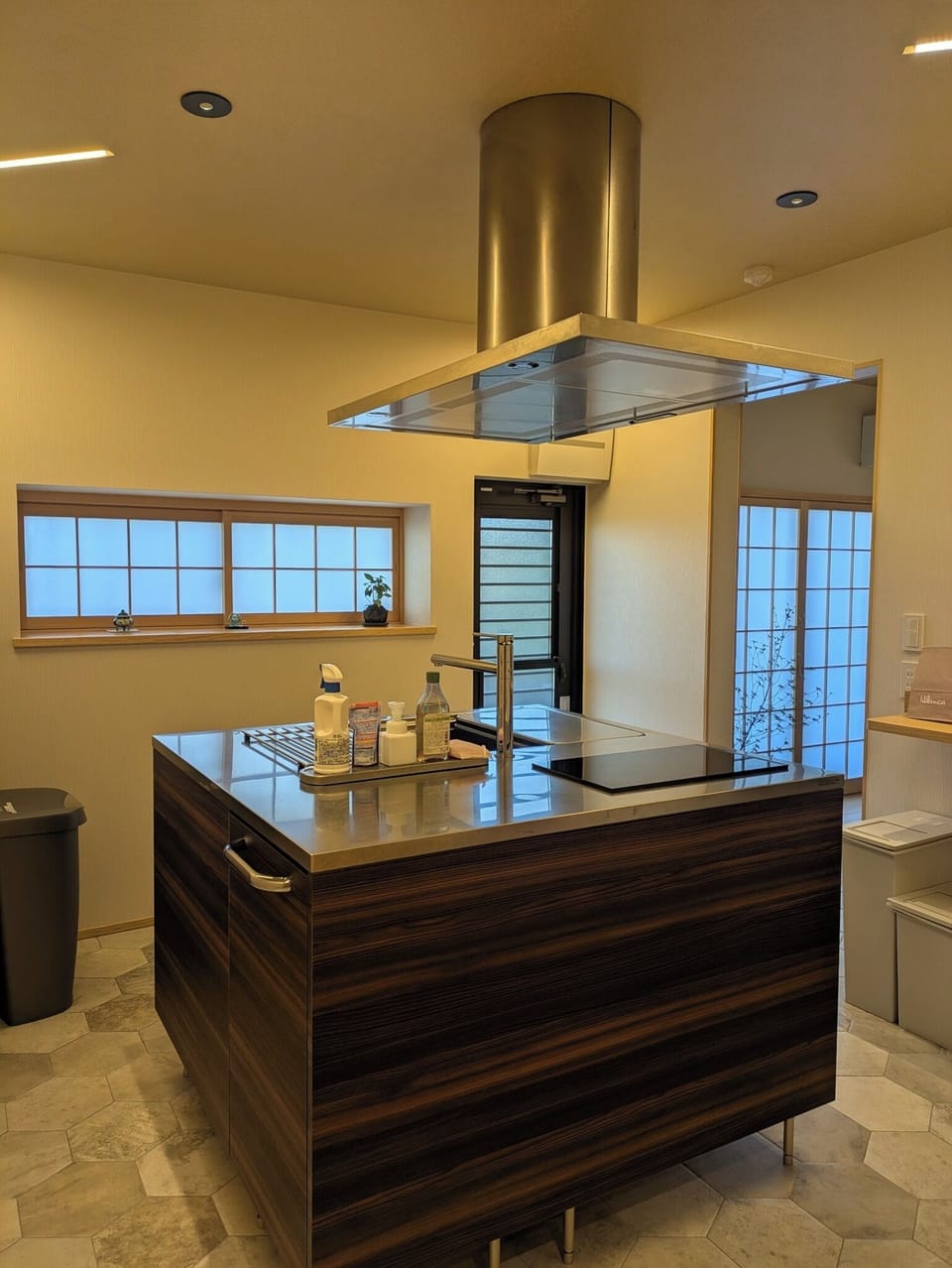 Equipped with the latest compact kitchen