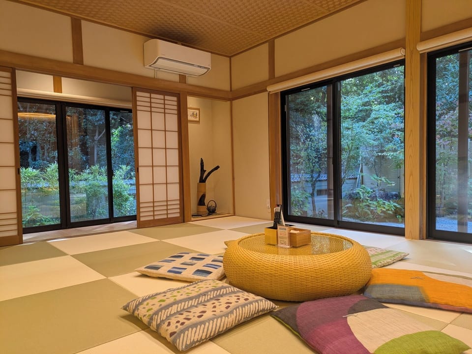 The Japanese-style living room on the first floor. The view of greenery from the window is pleasant.