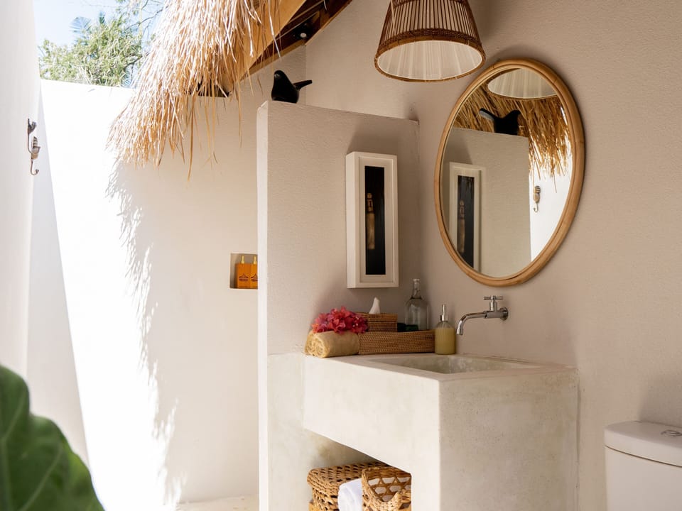 Deluxe Double or Twin Room, Garden View | Bathroom | Shower, hair dryer, bathrobes, towels