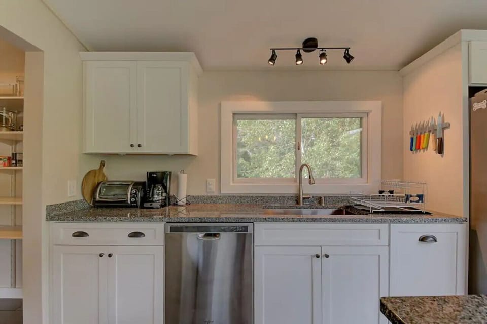 Fully stocked kitchen for you