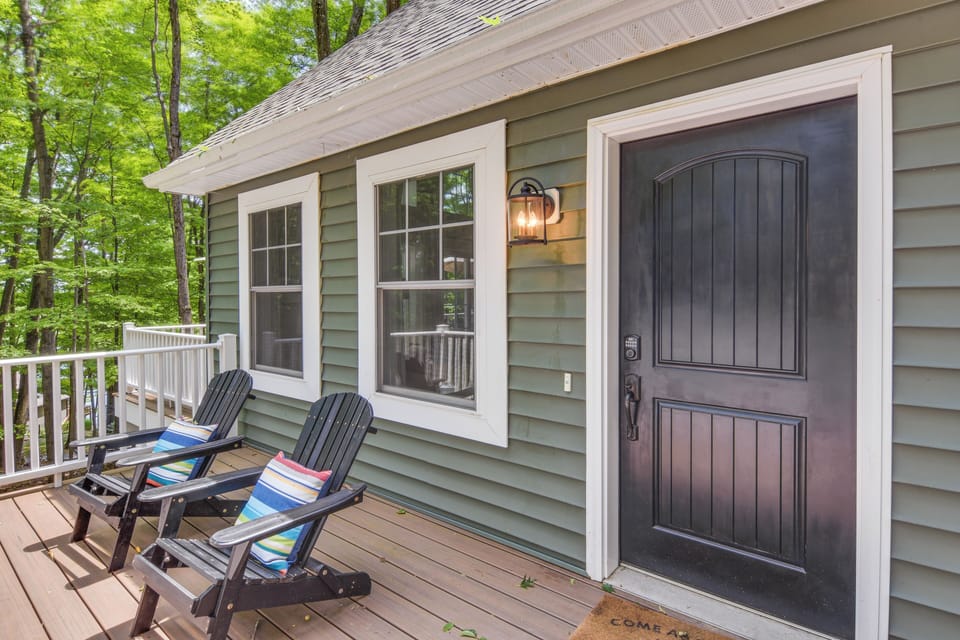 Private Deck | 2 Outdoor Dining Areas
