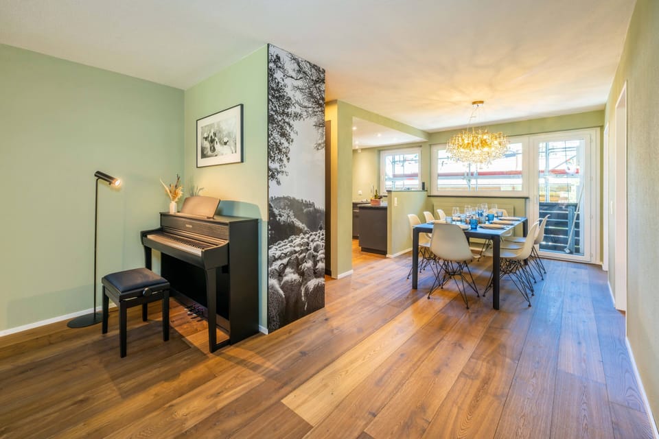 Luxury Condo, Mountain View | Living area