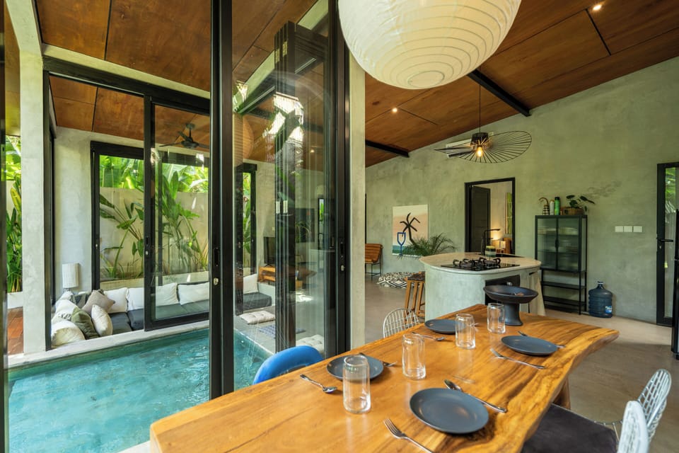 Villa, 2 Bedrooms, Garden View | Dining room