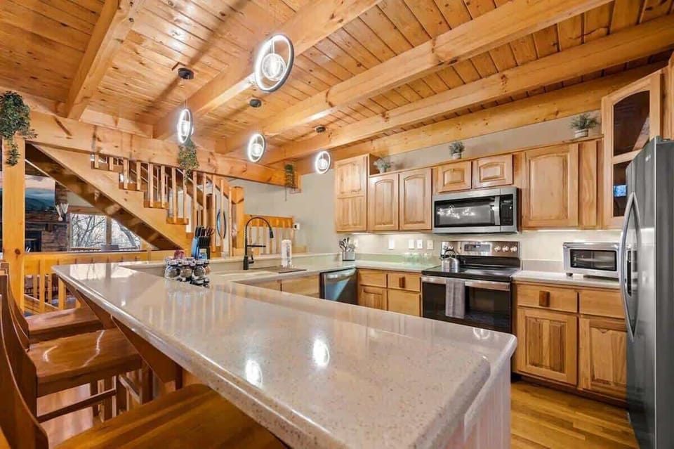  Indulge in culinary adventures in this spacious, stylish kitchen with modern appliances!