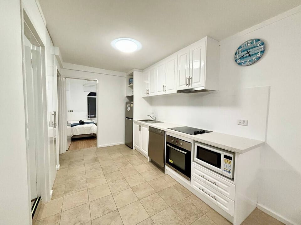 Induction stove top, oven, mic0rwave, full fridge, dishwasher, oven, full equipped kitchen