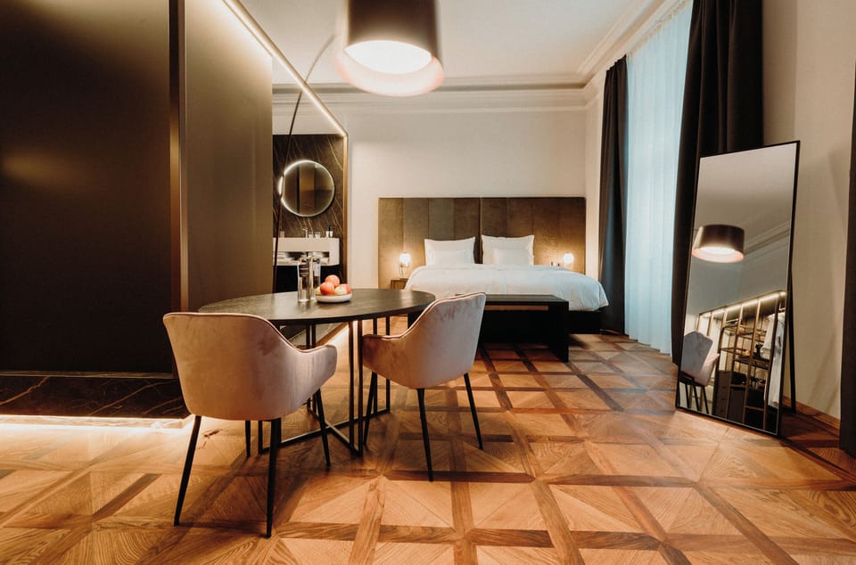 Junior Suite | Premium bedding, down comforters, Select Comfort beds, minibar