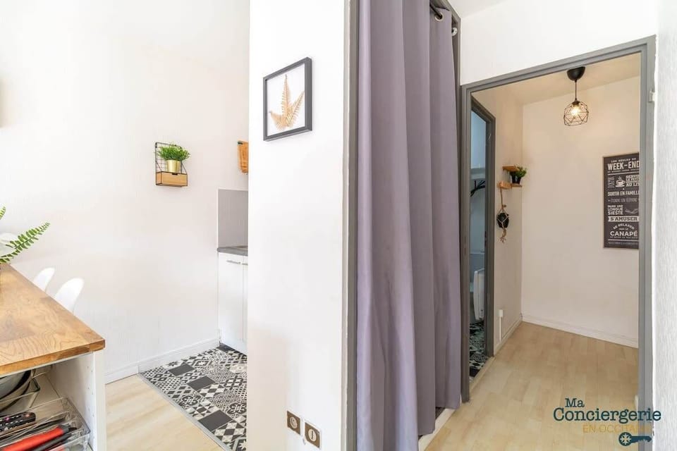 Couloir d'entrée avec espace de rangement